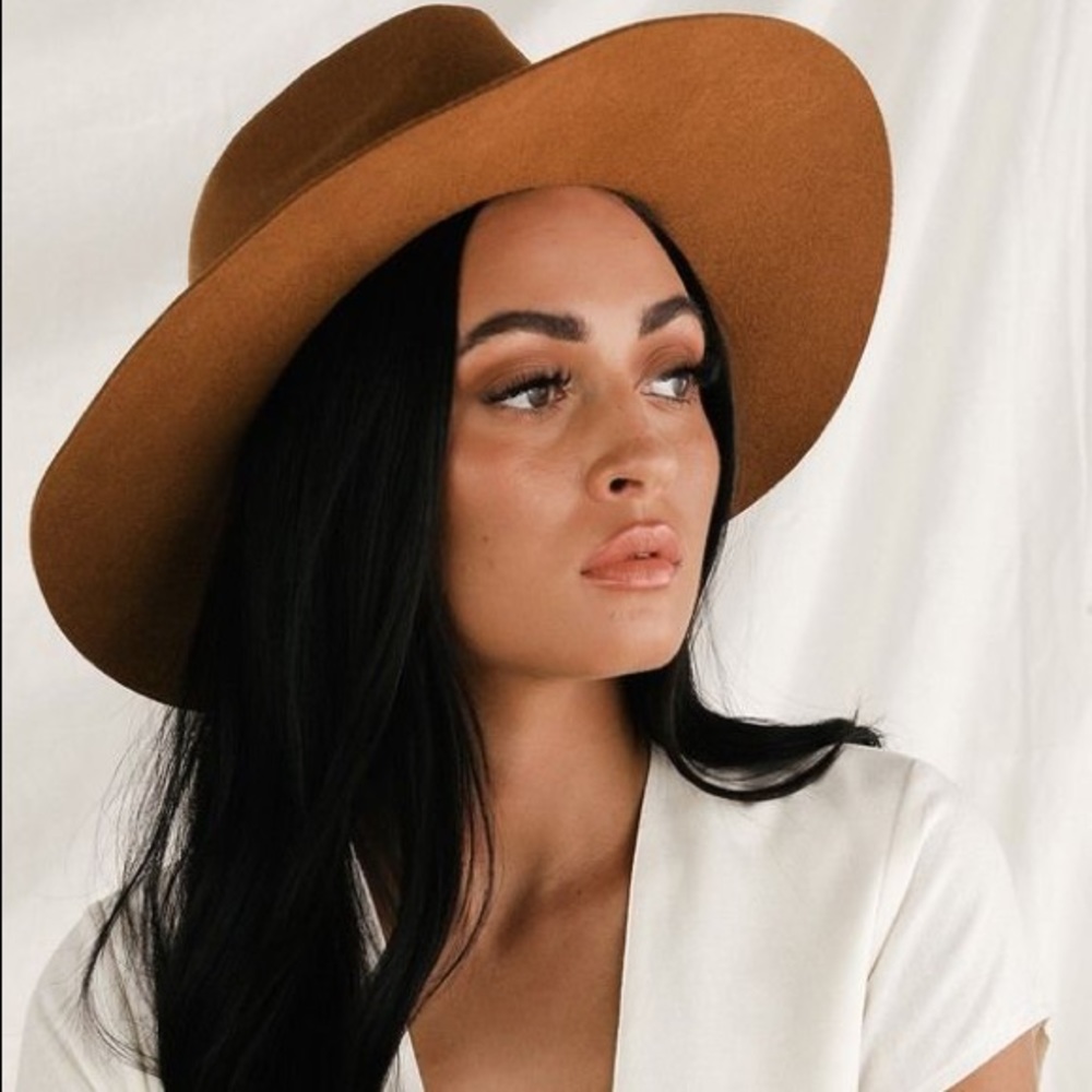 Brown billabong floppy/brimmed hat